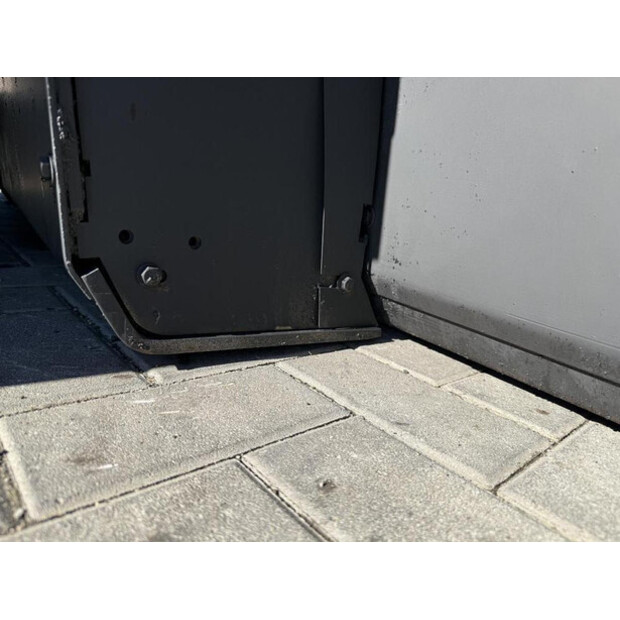 2011 كاتربيلر AP300-45716850