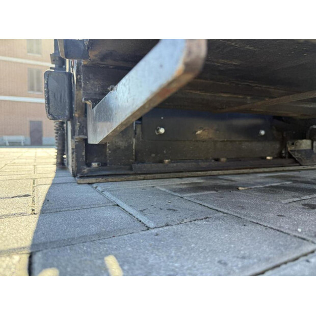 2011 كاتربيلر AP300-45716855