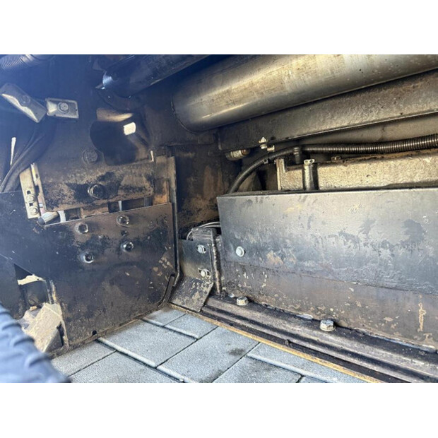 2011 كاتربيلر AP300-45716860