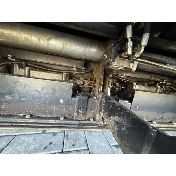 2011 كاتربيلر AP300-45716863