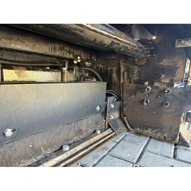 2011 كاتربيلر AP300-45716866