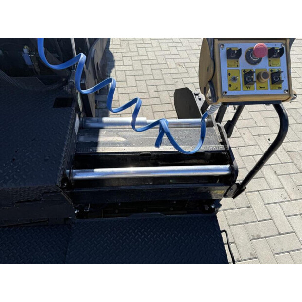 2011 كاتربيلر AP300-45716868