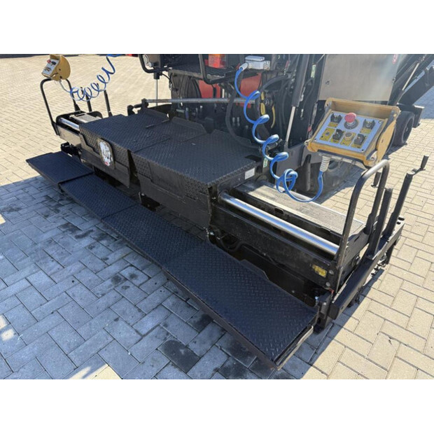 2011 كاتربيلر AP300-45716870