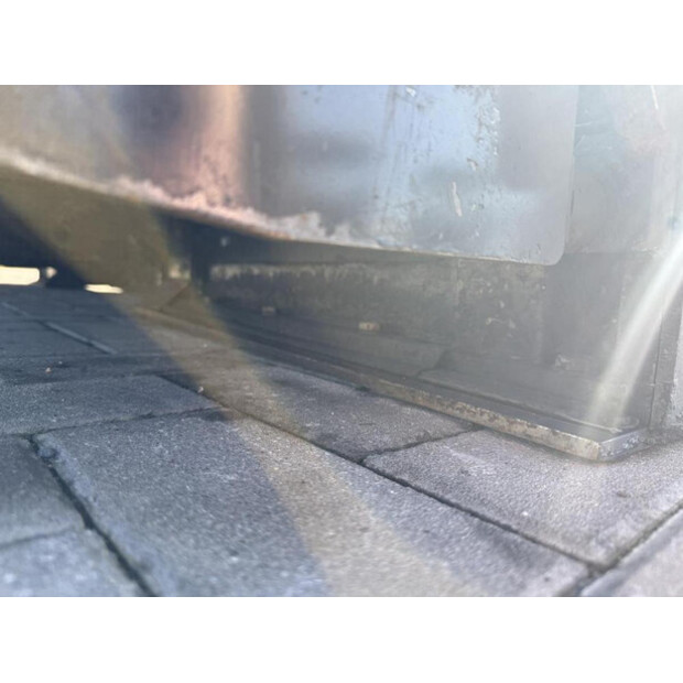 2011 كاتربيلر AP300-45716873