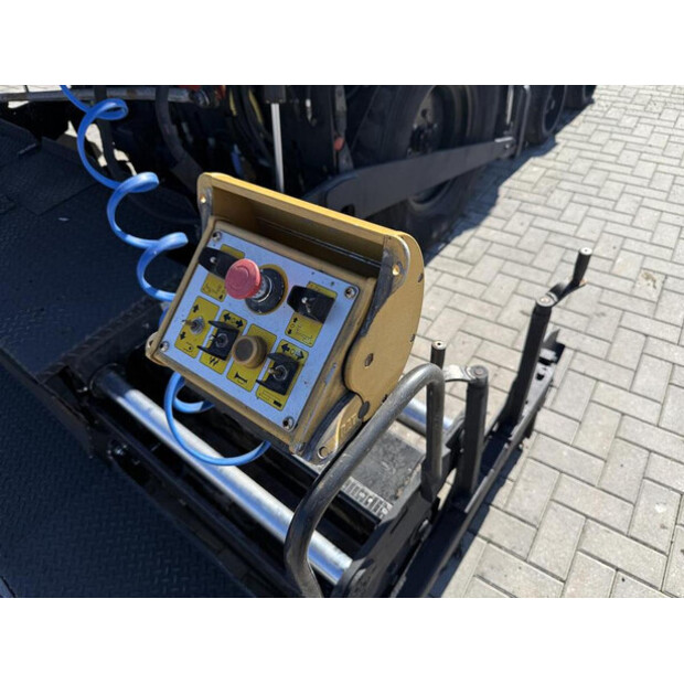 2011 كاتربيلر AP300-45716876