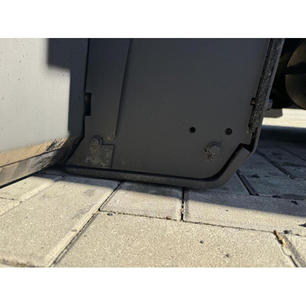 2011 كاتربيلر AP300-45716886