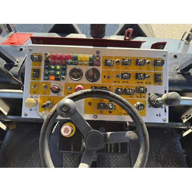 2011 كاتربيلر AP300-45716900