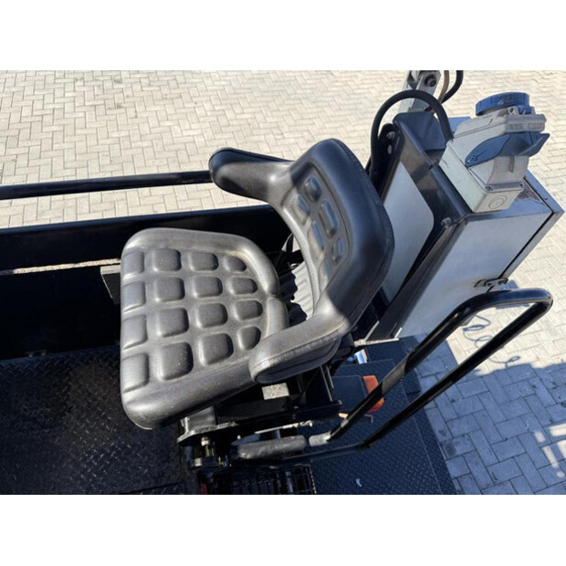 2011 كاتربيلر AP300-45716902