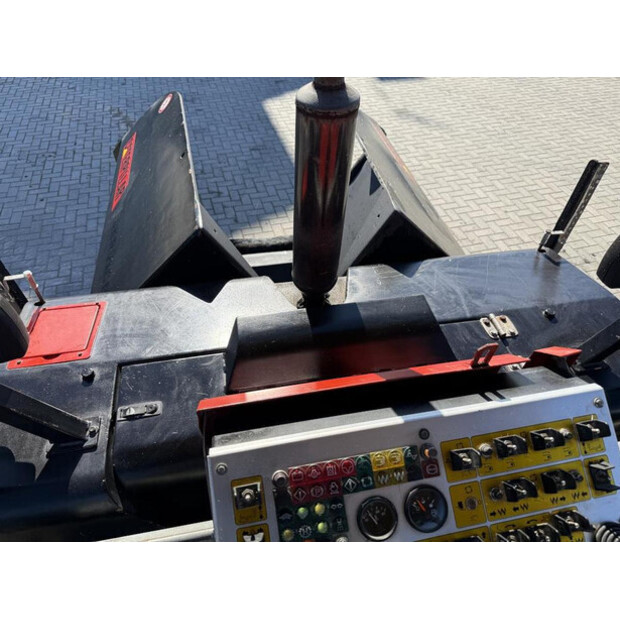 2011 كاتربيلر AP300-45716904