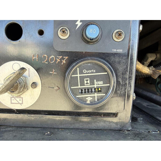 2011 كاتربيلر AP300-45716910