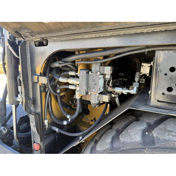 2011 كاتربيلر AP300-45716911