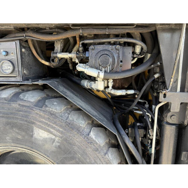 2011 كاتربيلر AP300-45716913