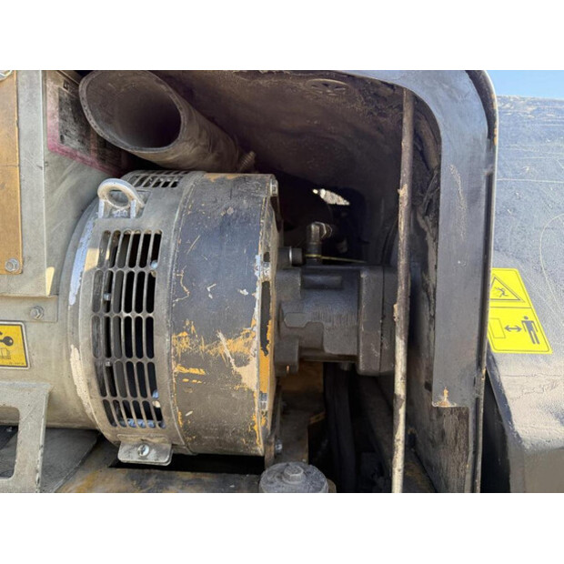 2011 كاتربيلر AP300-45716916