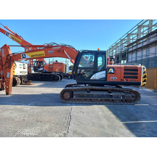 2021 هيتاشى ZX220LC-45716999