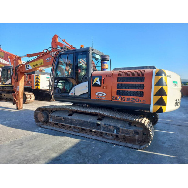 2021 هيتاشى ZX220LC-45717000