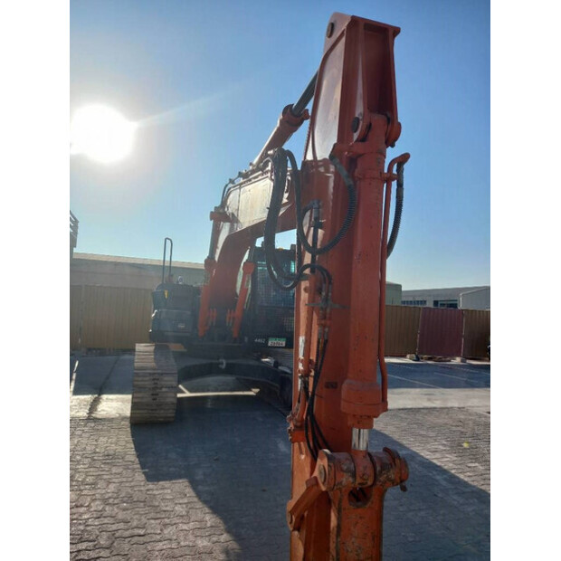 2021 هيتاشى ZX220LC-45717005