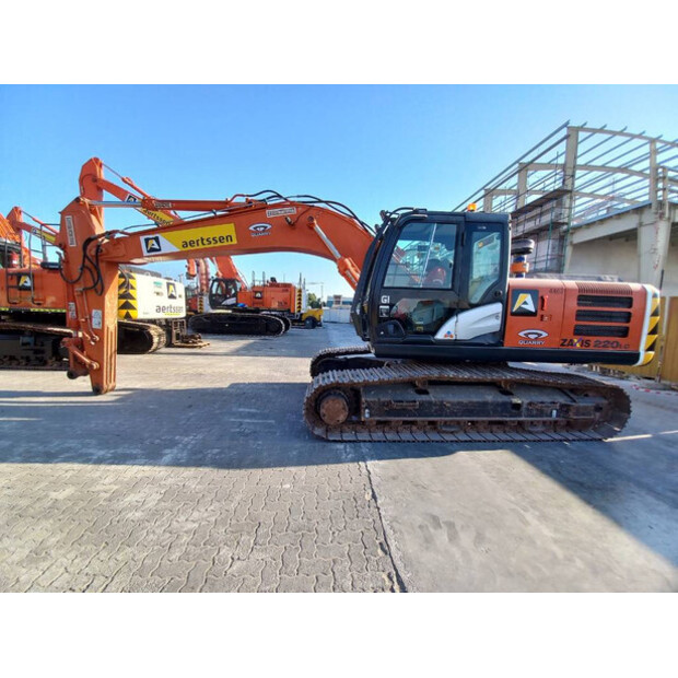 2021 هيتاشى ZX220LC-45717006