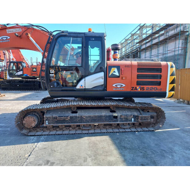 2021 هيتاشى ZX220LC-45717007