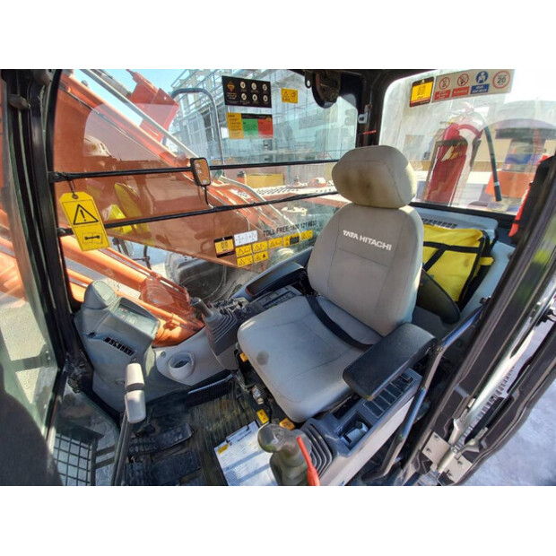 2021 هيتاشى ZX220LC-45717019
