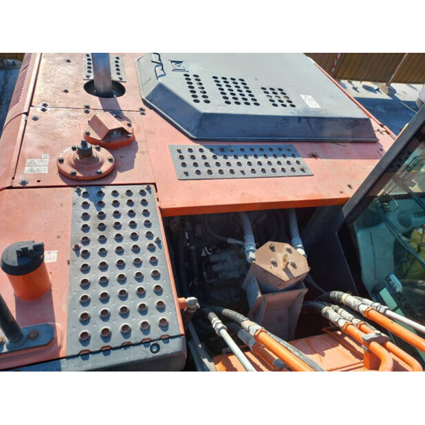 2021 هيتاشى ZX220LC-45717021