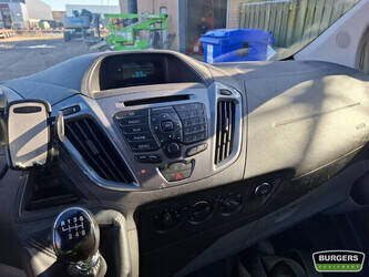 2015-ford-transit-custom-1385751-45717102