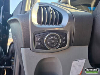 2015-ford-transit-custom-1385751-45717104