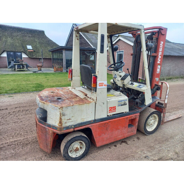 1992 نيسان FD25-45718637