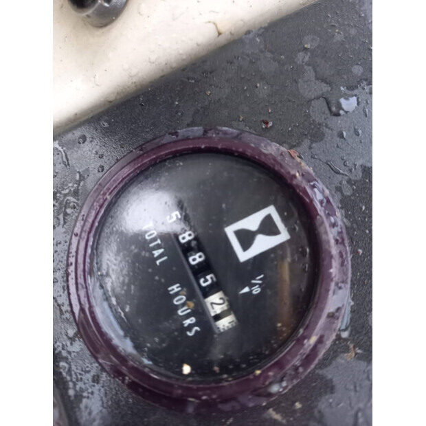 1992 نيسان FD25-45718641