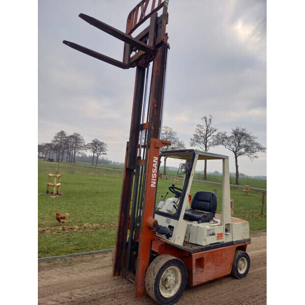 1992 نيسان FD25-45718642