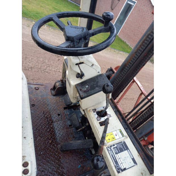 1992 نيسان FD25-45718643