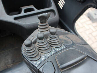 2015-linde-e25-01-1427352-45720546