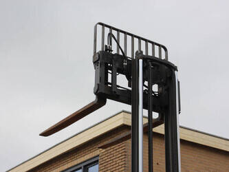 2017-linde-e30hl-01-600-1427354-45720625