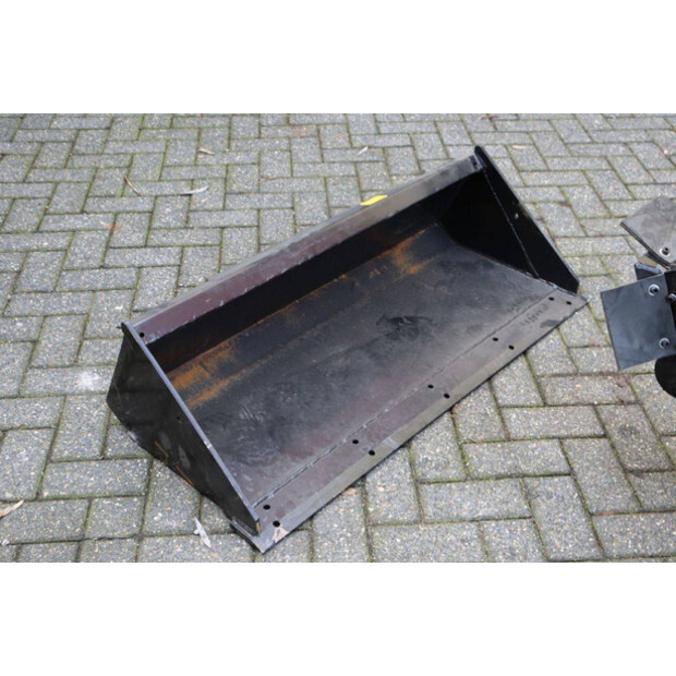 2024 سكيدستر EG380T-45720894