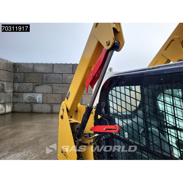 2021 كاتربيلر 226D3-45721426