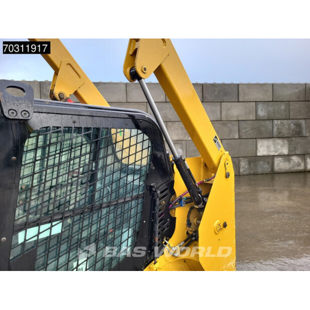 2021 كاتربيلر 226D3-45721427