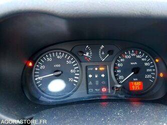 2002-renault-clio-1427493-45734694