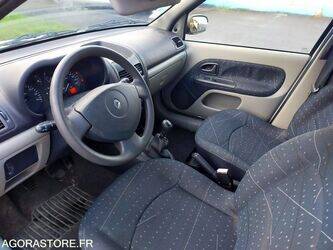 2002-renault-clio-1427493-45734696