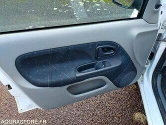 2002-renault-clio-1427493-45734697