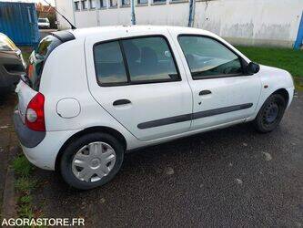 2002-renault-clio-1427493-45734702