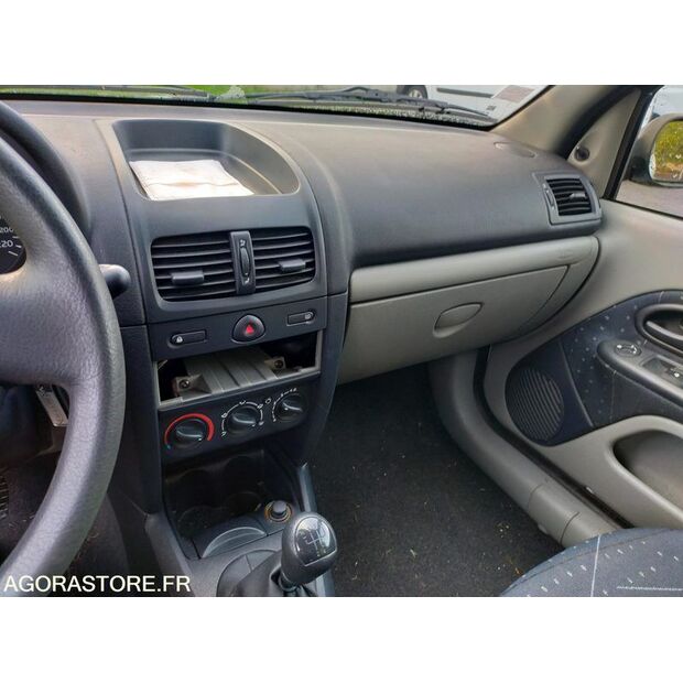 2002 رينو Clio-45734703