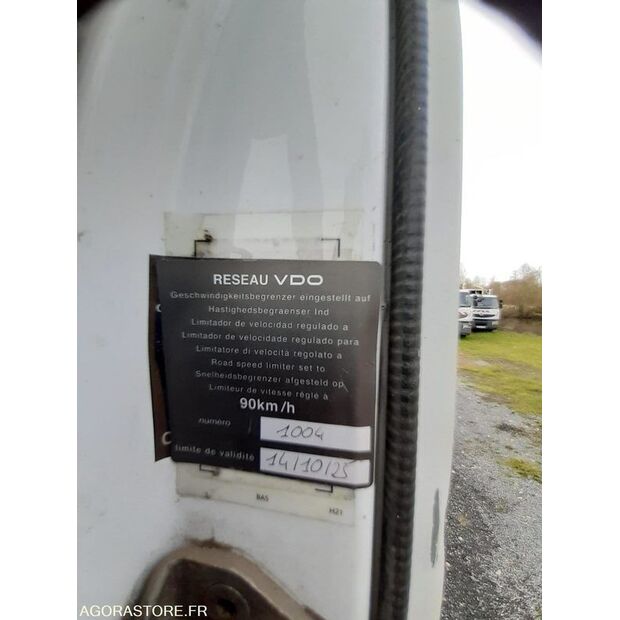 2011 رينو Lander-45735095