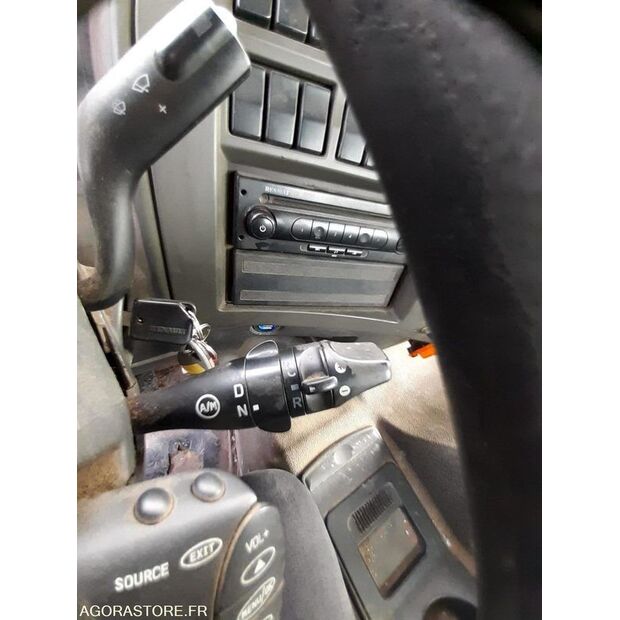 2011 رينو Lander-45735096