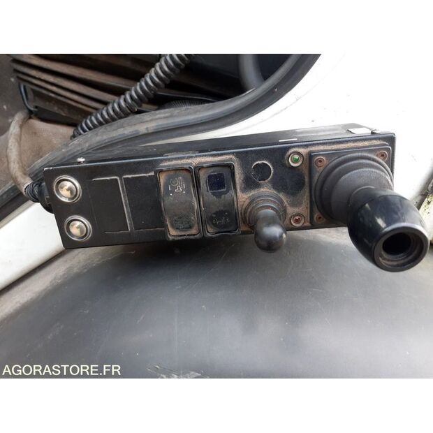 2011 رينو Lander-45735106