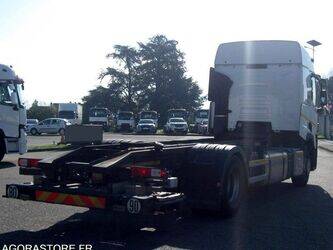 2017-renault-t-1427524-45735179