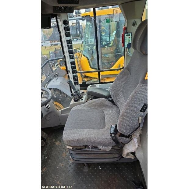 2014 فولفو L90G-45735218