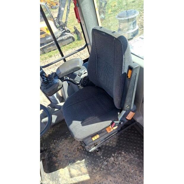 2012 فولفو L110G-45735229