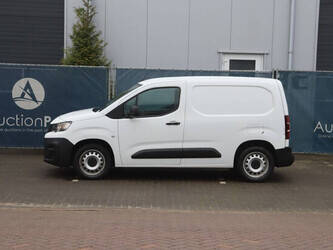 2020-peugeot-partner-1427540-45735636