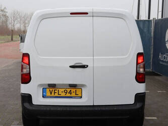 2020-peugeot-partner-1427540-45735639