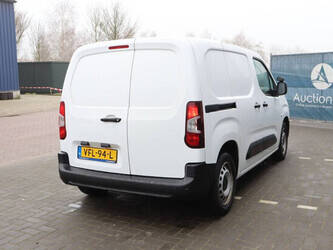 2020-peugeot-partner-1427540-45735640