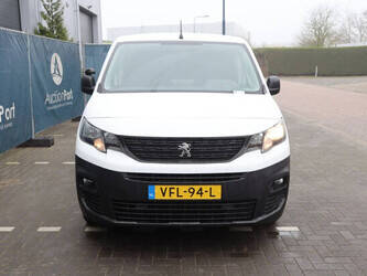 2020-peugeot-partner-1427540-45735642